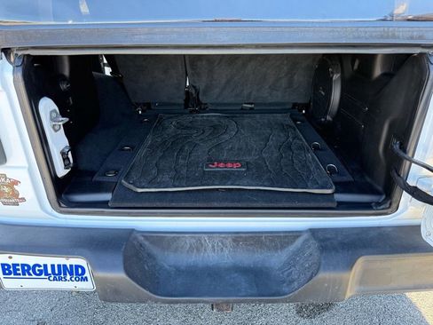 Used 2022 Jeep Wrangler Unlimited Sport image 14