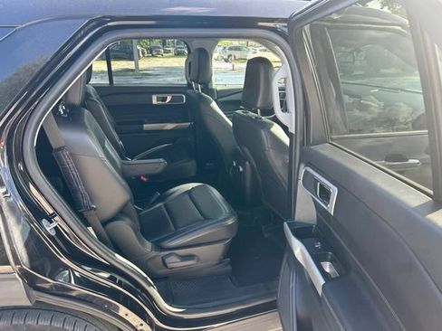 Used 2022 Ford Explorer XLT w/ Equipment Group 202A RWD image 9