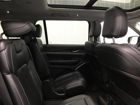 Used 2024 Jeep Grand Cherokee L Limited AWD/4WD image 21
