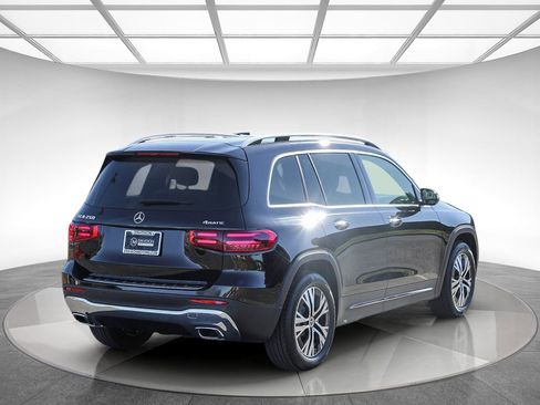 Certified 2026 Mercedes-Benz GLB 250 4MATIC image 4