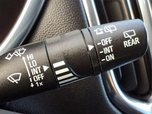 Used 2023 Chevrolet Equinox LT image 26