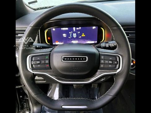 Used 2024 Jeep Wagoneer L Series II w/ Flexible Seating Group image 16