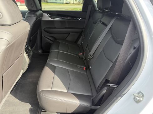 Used 2025 Cadillac XT5 Premium Luxury image 11