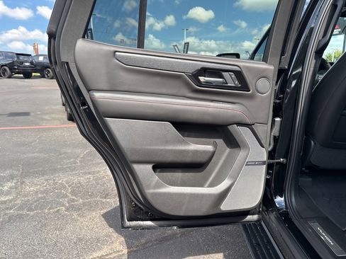 Used 2025 GMC Yukon AT4 Ultimate w/ LPO, Illumination Package image 34