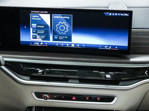 Used 2024 BMW X7 xDrive40i w/ M Sport Package AWD/4WD image 15