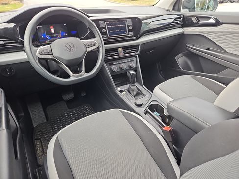 Certified 2022 Volkswagen Taos S image 4