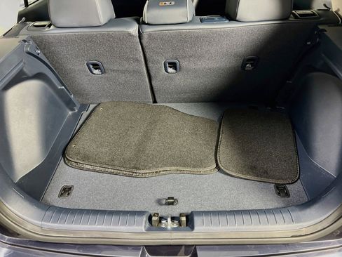 Used 2023 Hyundai Venue Limited image 25