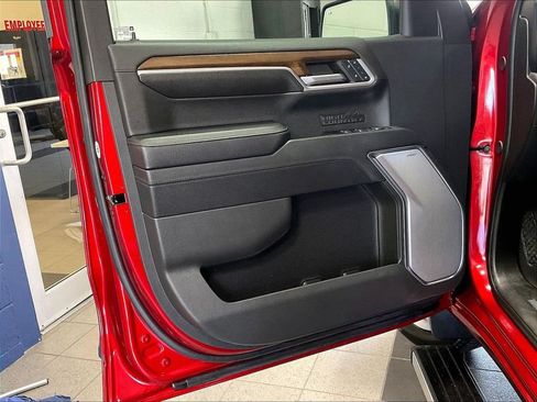 Used 2024 Chevrolet Silverado 1500 High Country w/ High Country Premium Package AWD/4WD image 9