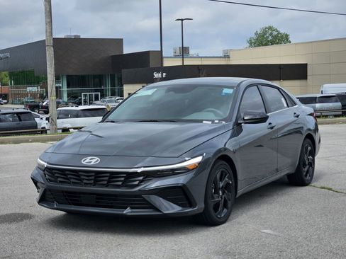 New 2026 Hyundai Elantra SEL Sport Premium FWD image 3