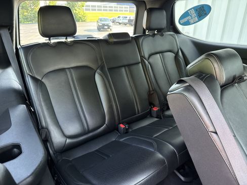 Used 2024 Jeep Wagoneer Series II w/ Flexible Seating Group AWD/4WD image 14
