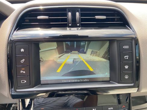 Used 2018 Jaguar XE Premium RWD image 16