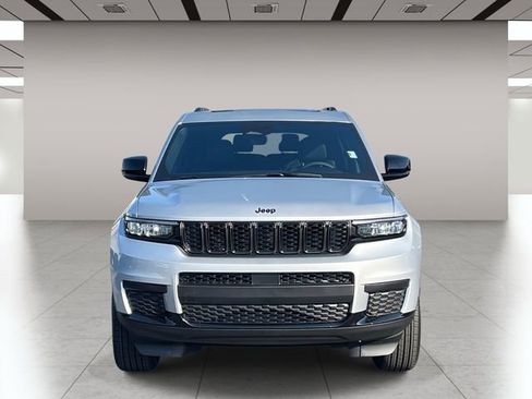 New 2025 Jeep Grand Cherokee L Altitude image 9