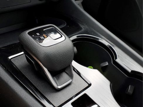 Used 2025 Nissan Rogue SV FWD image 17