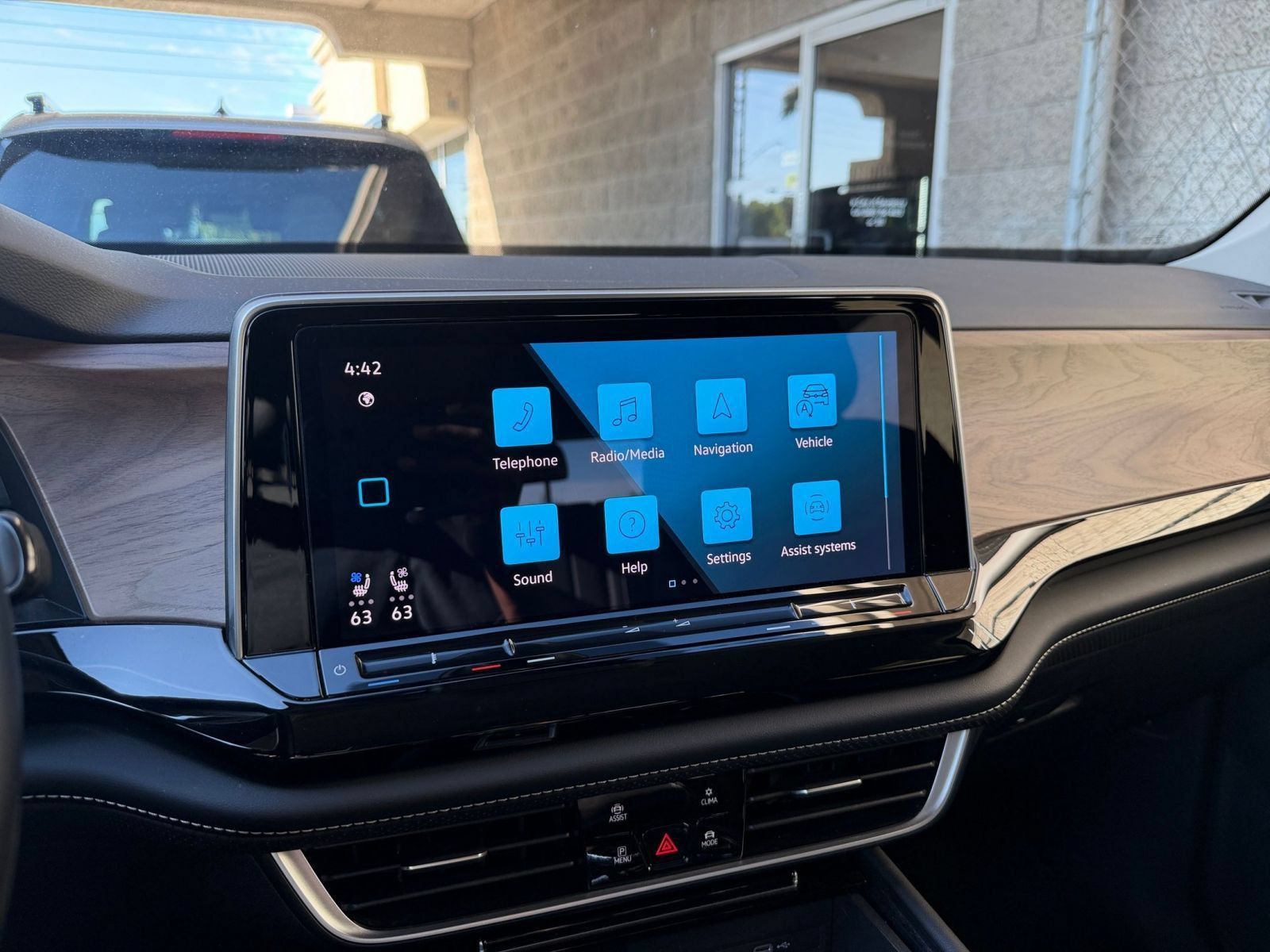 Used 2026 Volkswagen Atlas SE FWD image 19