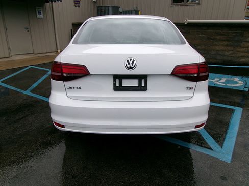 Used 2016 Volkswagen Jetta S image 4