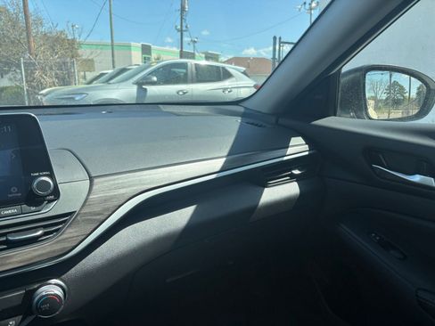 Used 2025 Nissan Altima 2.5 SV image 35