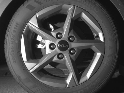 Used 2025 Kia K4 LXS FWD image 15