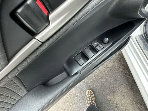 Used 2025 Toyota Camry XLE image 17