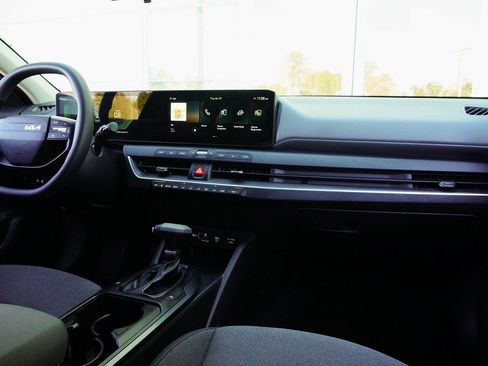 Used 2025 Kia K4 LX image 15