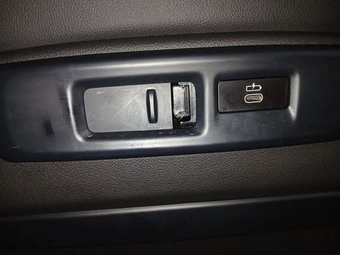 Used 2021 BMW X7 xDrive40i w/ M Sport Package AWD/4WD image 38