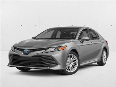 Used 2020 Toyota Camry SE w/ Sunroof Package