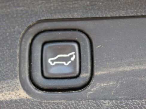 Used 2011 Chevrolet Tahoe LT AWD/4WD image 18