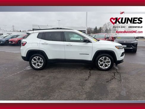 Used 2025 Jeep Compass Latitude image 4