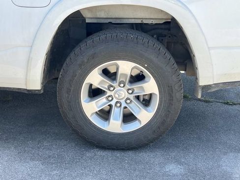 Used 2020 RAM 1500 Laramie AWD/4WD image 15