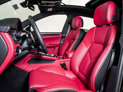 New 2026 Porsche Macan image 5