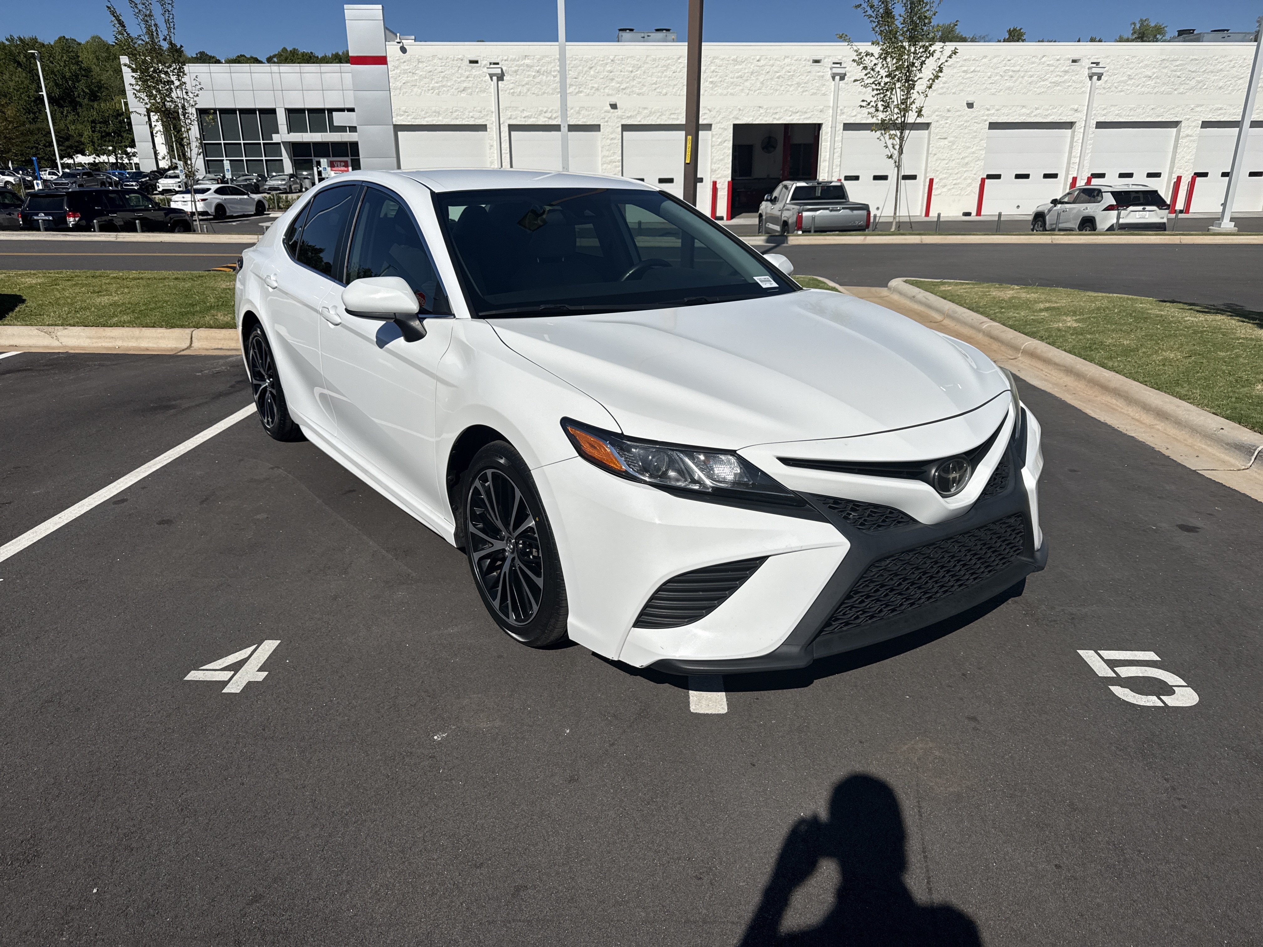 Used 2019 Toyota Camry SE FWD image 7