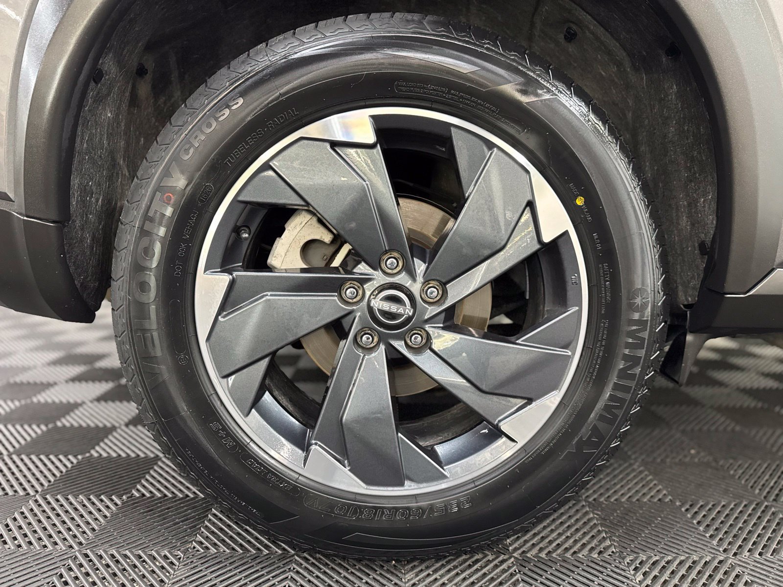 Certified 2025 Nissan Rogue SV w/ SV Premium Package AWD/4WD image 10