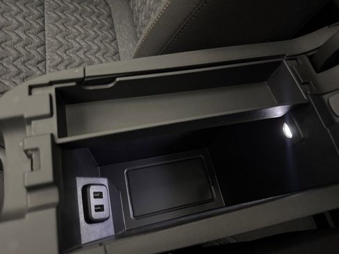 Used 2023 Chevrolet Equinox LT image 44