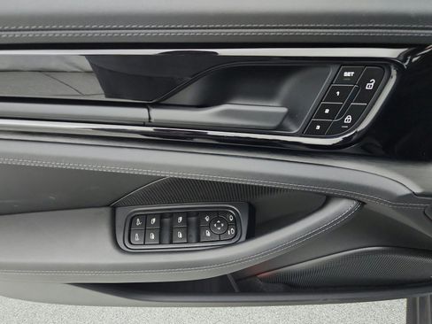 Used 2025 Porsche Panamera image 19