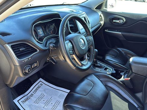 Used 2019 Jeep Cherokee Latitude Plus w/ Cold Weather Group image 16