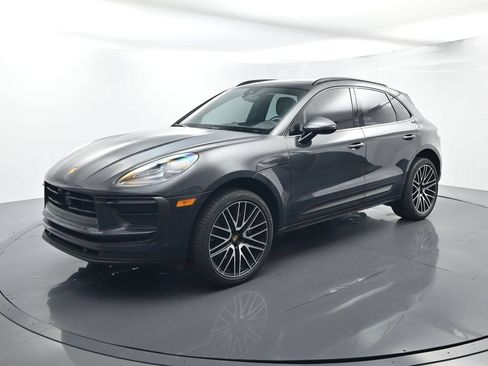 Certified 2026 Porsche Macan AWD/4WD image 1