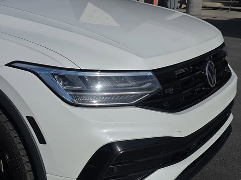 Used 2022 Volkswagen Tiguan SE R-Line image 9