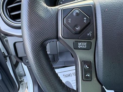 Used 2017 Toyota Tacoma TRD Sport image 11