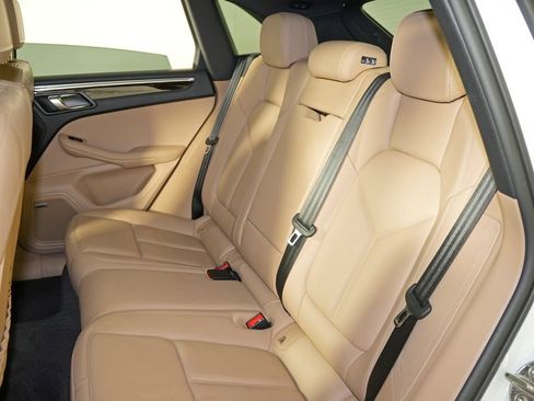 Certified 2025 Porsche Macan w/ Premium Package Plus AWD/4WD image 36