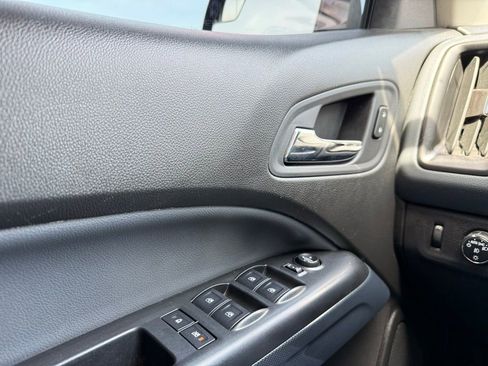Used 2016 Chevrolet Colorado Z71 AWD/4WD image 11