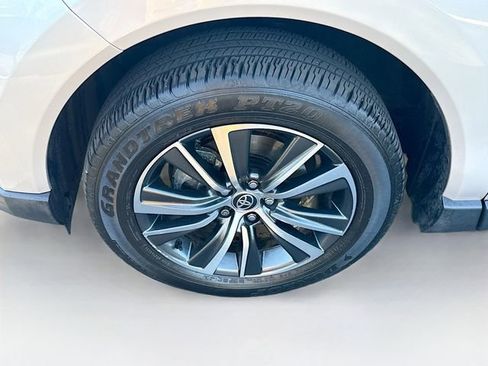 Used 2023 Toyota Venza LE AWD/4WD image 37