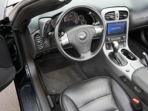 Used 2006 Chevrolet Corvette Convertible w/ Preferred Equipment Group image 17