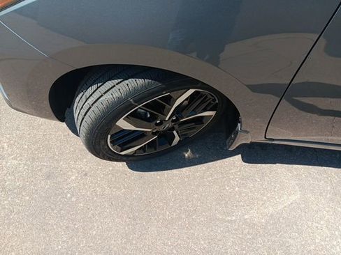 New 2025 Nissan Versa SR w/ Trunk Package image 31