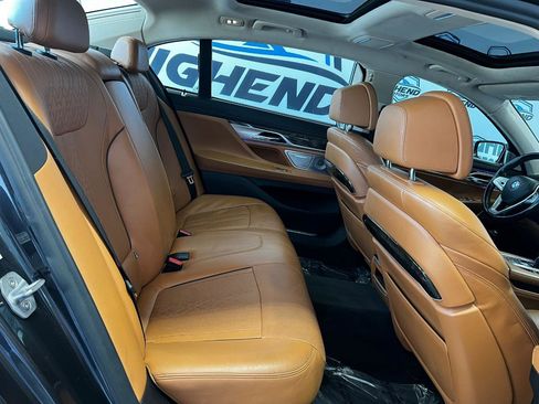 Used 2018 BMW 750i xDrive image 25