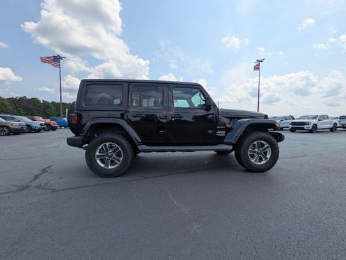 Used 2018 Jeep Wrangler Unlimited Sahara w/ Cold Weather Group AWD/4WD image 3
