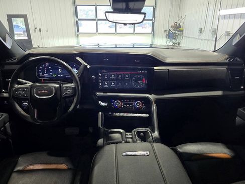 Used 2025 GMC Sierra 2500 AT4 w/ AT4 Premium Plus Package AWD/4WD image 10