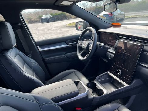 Used 2025 GMC Terrain Elevation w/ Elevation Premium Package image 9