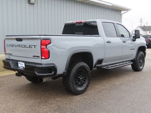 Used 2024 Chevrolet Silverado 2500 ZR2 w/ Technology Package AWD/4WD image 3