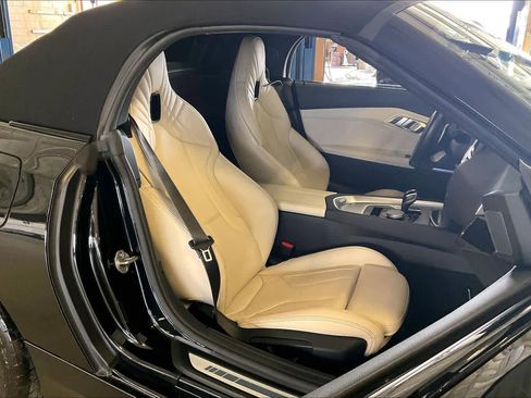 Certified 2023 BMW Z4 sDrive30i w/ Convenience Package RWD image 8