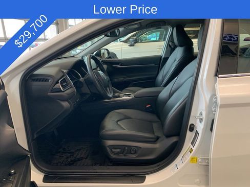 Used 2023 Toyota Camry XLE image 3