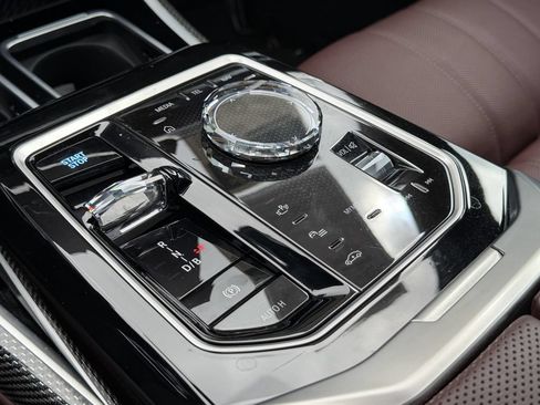 Used 2025 BMW i7 M70 AWD/4WD image 26
